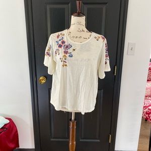 Adorable top, light and airy - Size XS